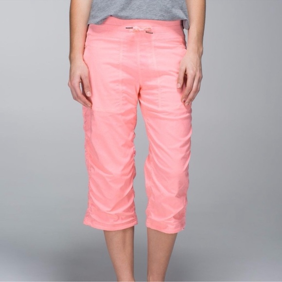 Lululemon Dance Studio Crop Lined Bleached Coral - Picture 1 of 11
